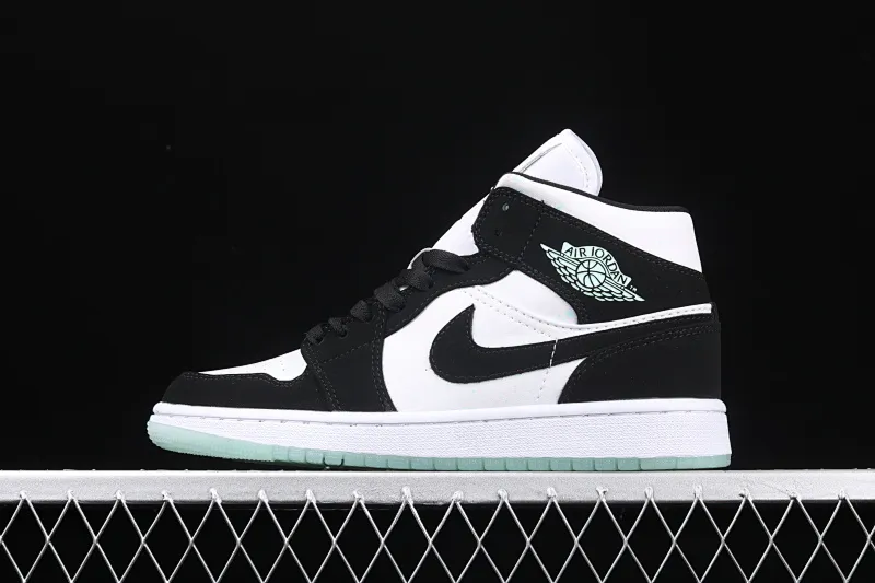 All categories Air Jordan Jordan series basketball shoes Air Jordan 1 Mid Air Jordan 1 Mid AJ1 Joe 1 black and white color luminous starry mid-top BQ6931-103